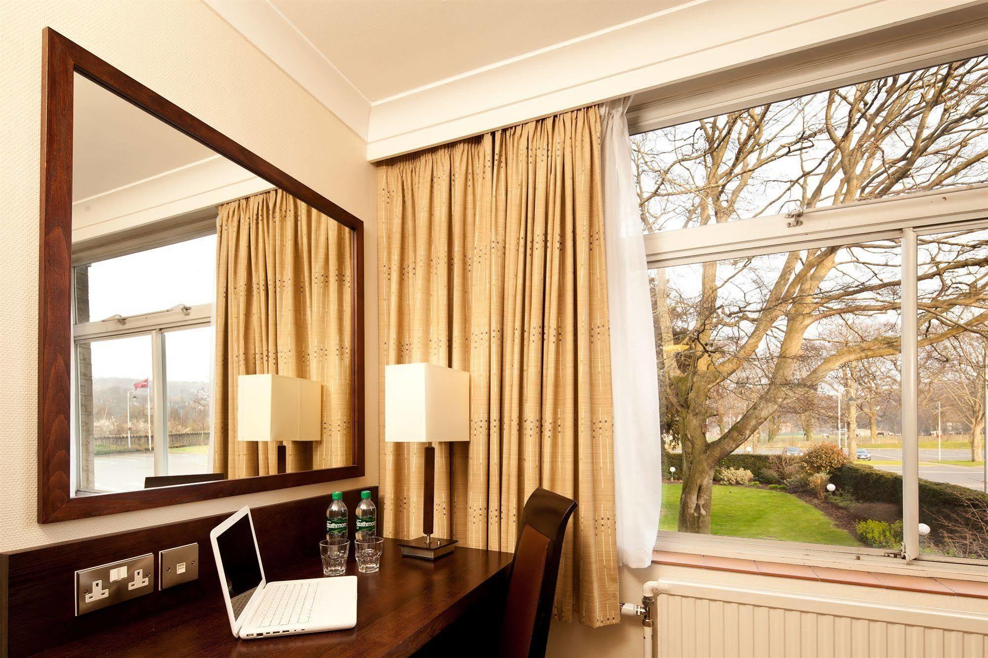 Mercure Bradford, Bankfield Hotel Bradford  Exterior photo